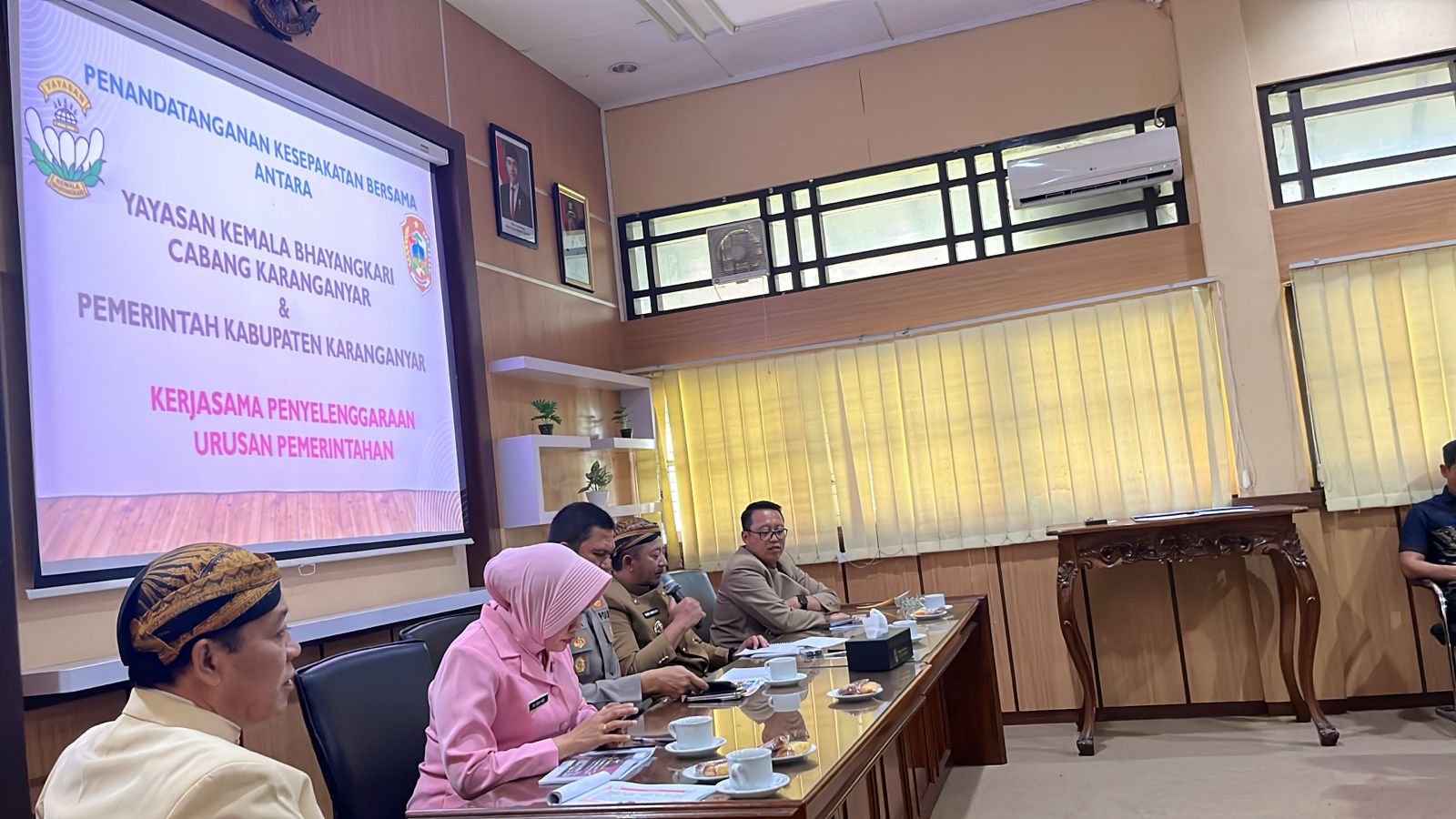 Penandatanganan Kesepakatan Bersama antara Yayasan Kemala Bhayangkari dan Pemerintah Kabupaten Karanganyar tentang Penyelenggaraan Urusan Pemerintahan