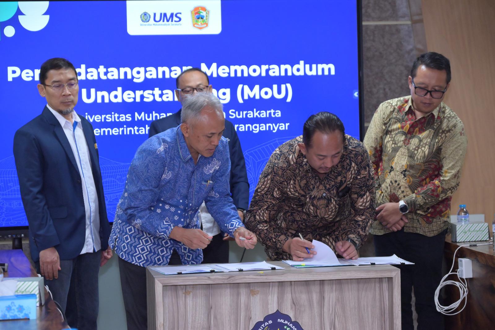 Penandatanganan Kesepakatan Bersama Antara Universitas Muhammadiyah Surakarta dan Pemerintah Kabupaten Karanganyar tentang Pelaksanaan Tri Darma Perguruan Tinggi