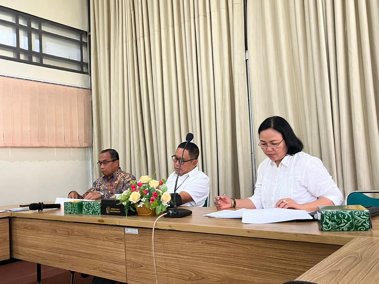 Rapat Pembahasan Kerja Sama antara Balai Pemasyarakatan Surakarta (BAPAS) dan Pemkab Karanganyar tentang Penunjukan
Lokasi atau Tempat Pelaksanaan Pidana Kerja Sosial dan Pidana
Pelayanan Masyarakat Bagi Anak